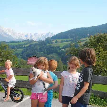 Familien-bauernhof Neumoar *