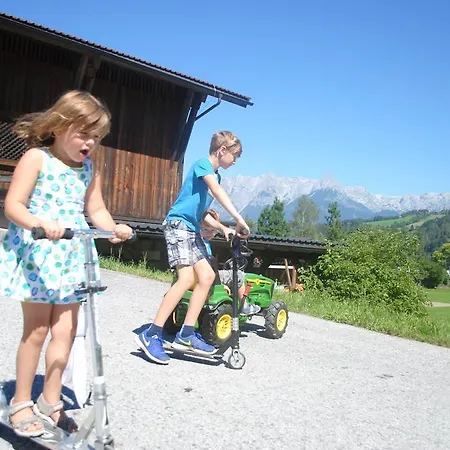 Familien-bauernhof Neumoar Apartament *