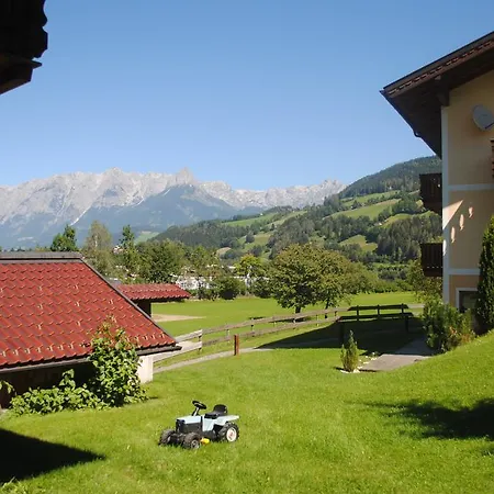 Familien-bauernhof Neumoar *